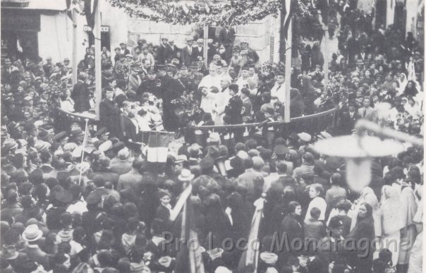 Festa in Piazza durante il periodo fascista.jpg